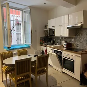  Appartement Typique Dans Le Centre Historique 47m2 France